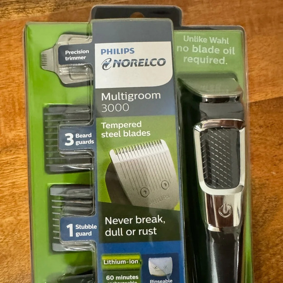 Norelco Philips Multigroomer All-in-One Trimmer Series 3000, 13 Piece Kit - Picture 4 of 8